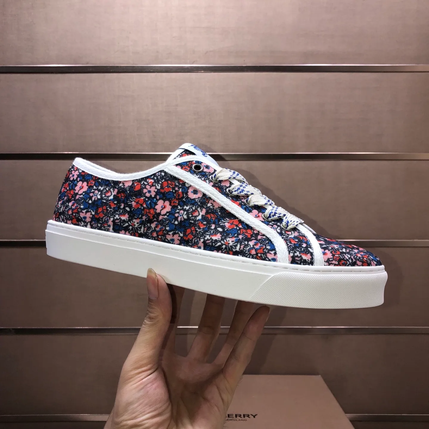 Men's shoes💰460💰【Burberry】Classic low-top sneakers｜Imported cowhide with classic plaid fabric｜Sheepskin lining｜Original outsole｜Fine workmanship and comfortable to wear Size: 38-44 (customized at 45)